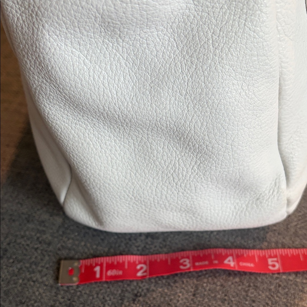 Tignanello White Leather Shoulder Bag with Silver Hardware - Picture 7 of 16